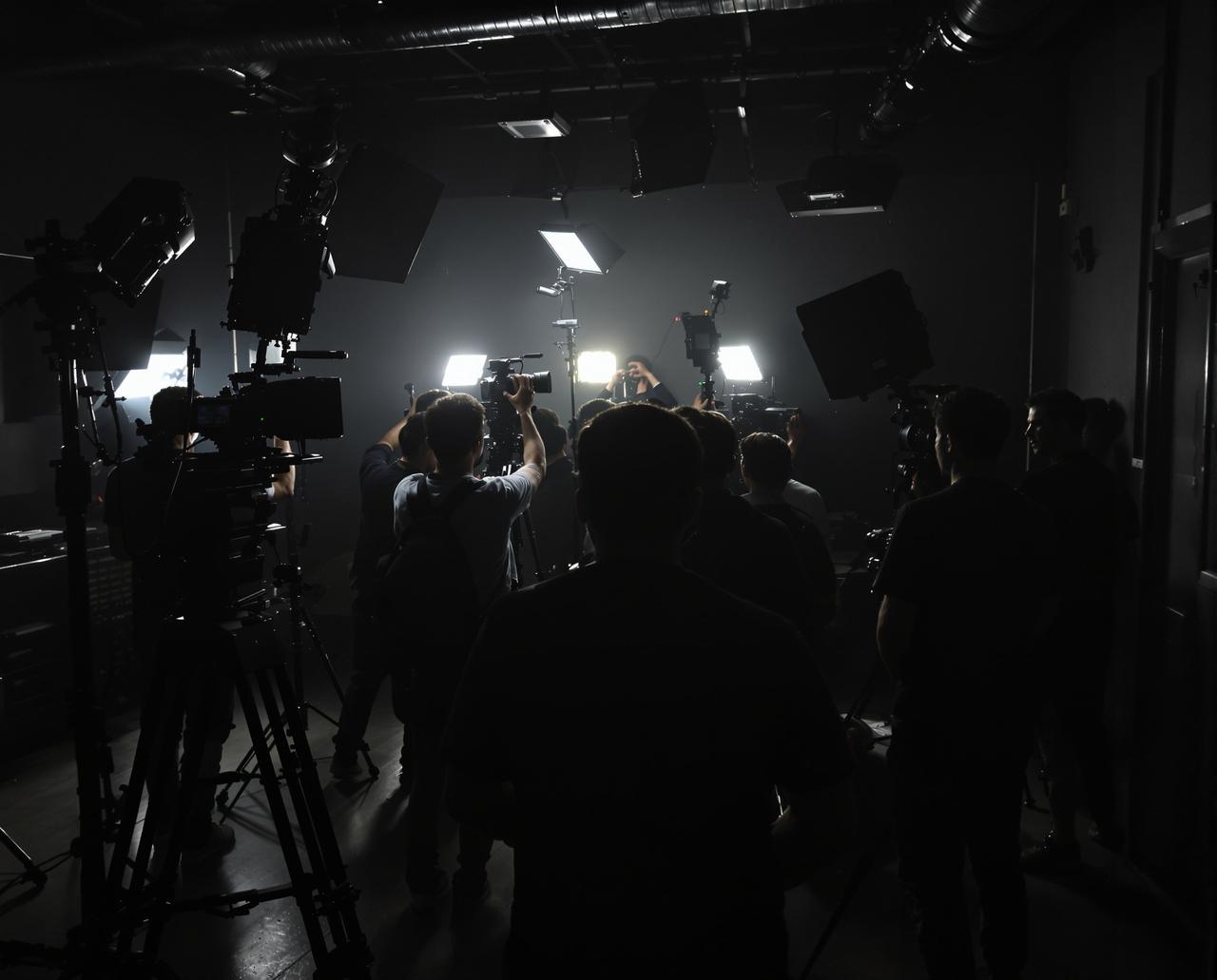 黄色片视频制作团队